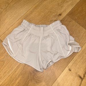 Lulu lemon hotty hot 2.5 shorts